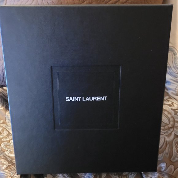 Open toe patent leather YSL designer heels - Picture 4 of 5